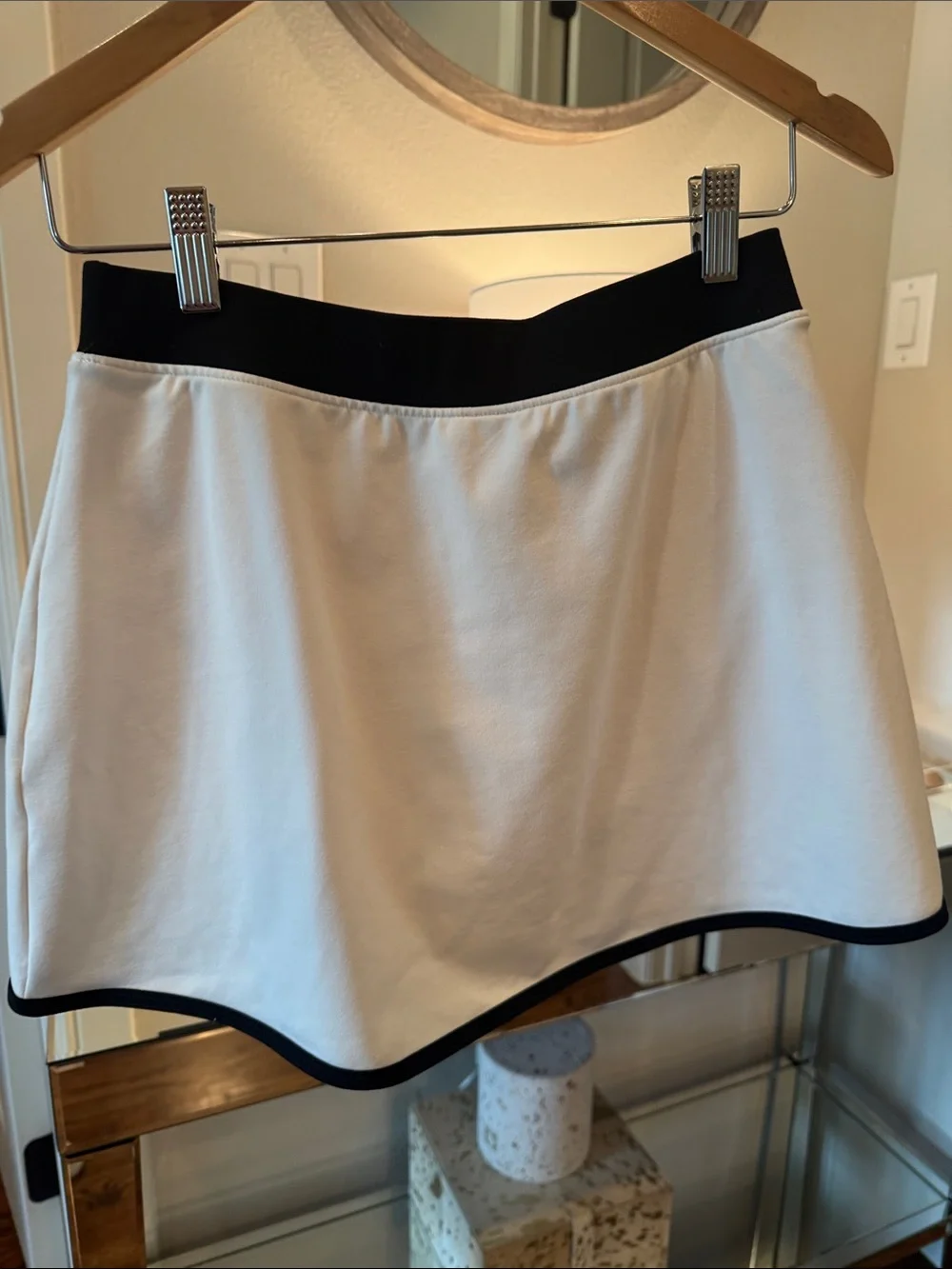 🖤 S ALO Yoga Ivory and Black Airbrush Streamlined Athletic Skirt Skort Like New